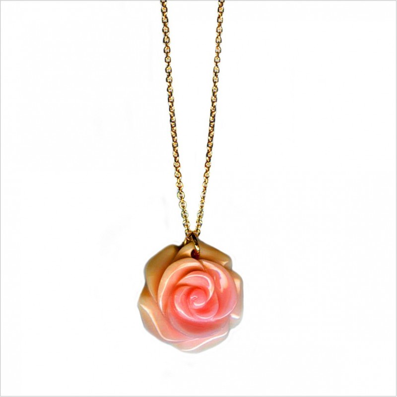 The large rose on chain